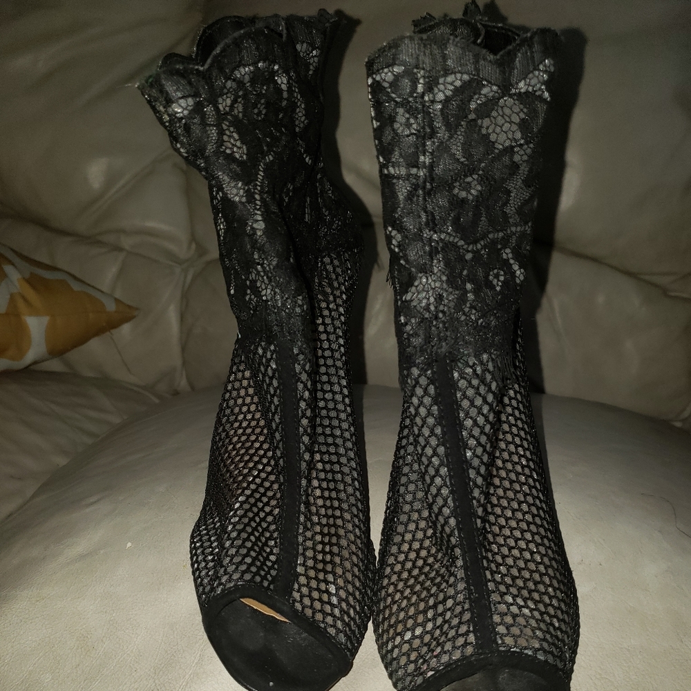 Black lace heels obo